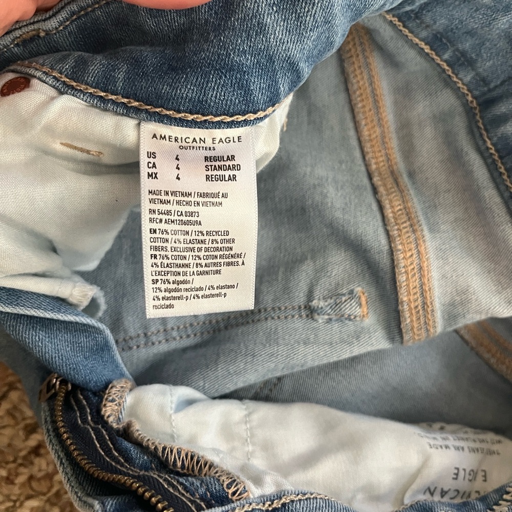 American Eagle Outfitters Light Blue High-Rise Women’s Jeans - Picture 3 of 5